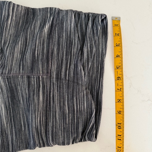 Lululemon align slight cropped leggings sz 6 heathered stripe *black gray white* - Picture 8 of 9